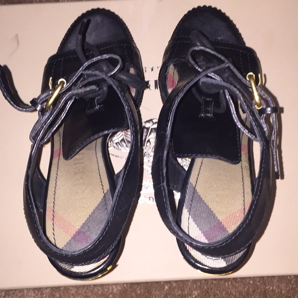 Burberry heels - Picture 5 of 7